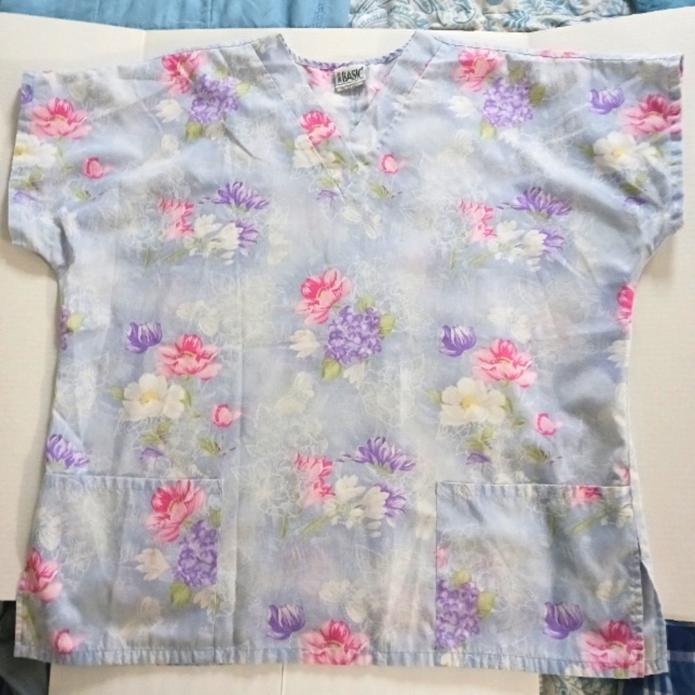 Spring Flowers Top Scrub SIMPLY BASIC Size XL